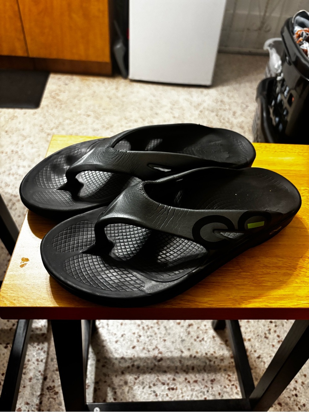 Oofos original sports sandals size M9-W11